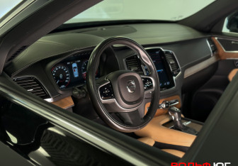 Подержанный автомобиль Volvo XC90 2018 года (19 фото)