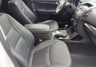Подержанный автомобиль Kia Sorento 2012 года (9 фото)