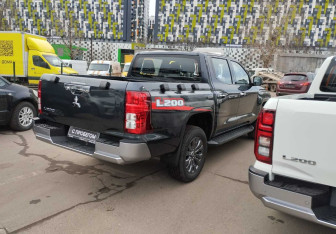 Новый Mitsubishi L200 2024 (8 фото)