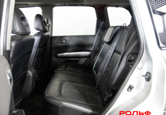 Подержанный автомобиль Nissan X-Trail 2008 года (8 фото)