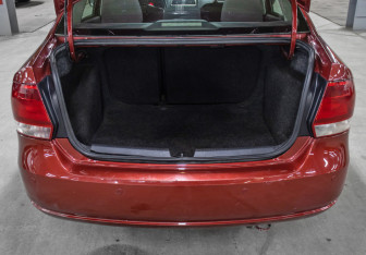 Подержанный автомобиль Volkswagen Polo Sedan 2013 года (10 фото)