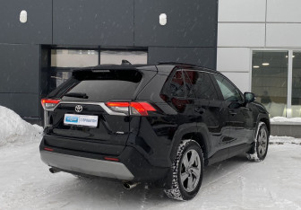 Подержанный автомобиль Toyota RAV4 2019 года (6 фото)