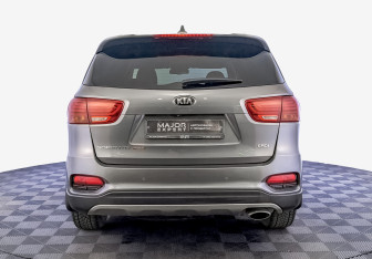 Подержанный автомобиль Kia Sorento 2018 года (6 фото)