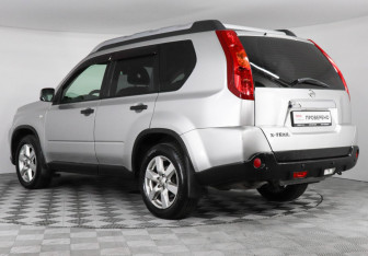 Подержанный автомобиль Nissan X-Trail 2008 года (7 фото)
