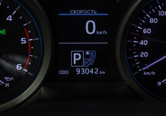 Подержанный автомобиль Toyota Land Cruiser Suv 2012 года (12 фото)