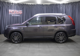 Подержанный автомобиль Nissan X-Trail 2011 года (8 фото)