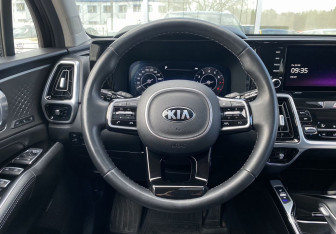 Подержанный автомобиль Kia Sorento 2021 года (14 фото)