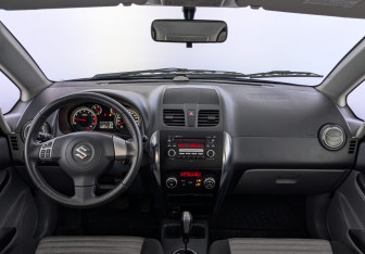 Подержанный автомобиль Suzuki SX4 Hatchback 2012 года (14 фото)