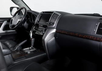 Подержанный автомобиль Toyota Land Cruiser Suv 2013 года (9 фото)