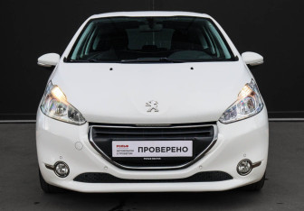 Подержанный автомобиль Peugeot 208 2013 года (2 фото)