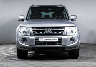 Подержанный автомобиль Mitsubishi Pajero 2012 года (2 фото)