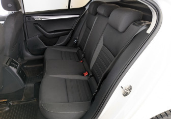 Подержанный автомобиль Skoda Octavia Liftback 2019 года (12 фото)