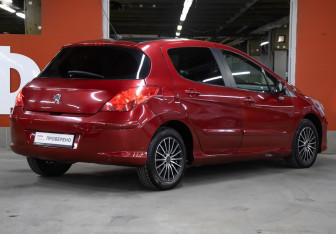Подержанный автомобиль Peugeot 308 Hatchback 2009 года (5 фото)
