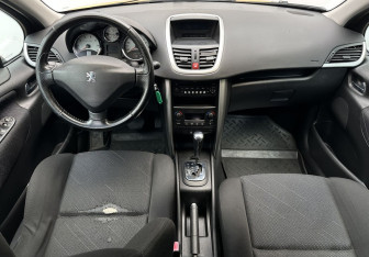 Подержанный автомобиль Peugeot 207 Hatchback 2008 года (11 фото)