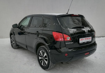 Подержанный автомобиль Nissan Qashqai 2009 года (7 фото)