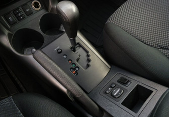 Подержанный автомобиль Toyota RAV4 2011 года (15 фото)