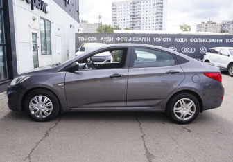 Подержанный автомобиль Hyundai Solaris Sedan 2014 года (8 фото)