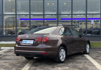 Подержанный автомобиль Volkswagen Jetta Sedan 2014 года (5 фото)