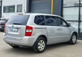 Подержанный автомобиль Kia Carnival 2009 года (5 фото)