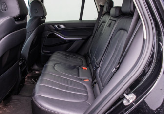 Подержанный автомобиль BMW X5 2021 года (11 фото)