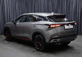 Подержанный автомобиль Omoda C5 2022 года (7 фото)