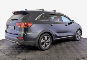 Подержанный автомобиль Kia Sorento 2018 года (5 фото)
