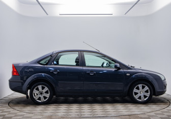 Подержанный автомобиль Ford Focus Sedan 2006 года (4 фото)