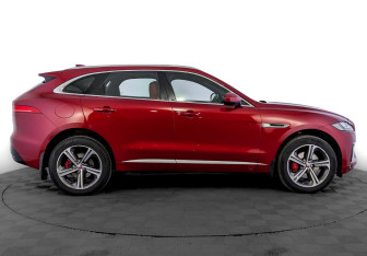 Подержанный автомобиль Jaguar F-Pace 2016 года (4 фото)