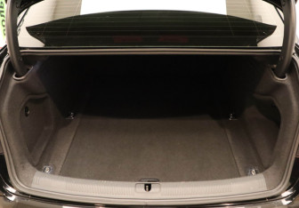 Подержанный автомобиль Audi A4 Sedan 2017 года (23 фото)