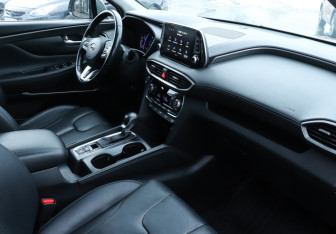 Подержанный автомобиль Hyundai Santa Fe 2019 года (9 фото)
