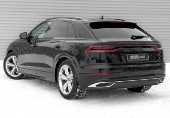 Подержанный автомобиль Audi Q8 2021 года (7 фото)