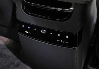 Подержанный автомобиль Zeekr 009 2024 года (26 фото)