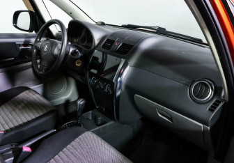 Подержанный автомобиль Suzuki SX4 Hatchback 2012 года (6 фото)