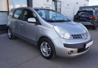 Подержанный автомобиль Nissan Note 2006 года (3 фото)