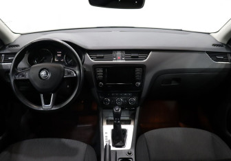 Подержанный автомобиль Skoda Octavia Liftback 2016 года (13 фото)