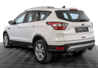 Подержанный автомобиль Ford Kuga 2017 года (7 фото)
