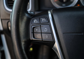 Подержанный автомобиль Volvo V60 2011 года (20 фото)