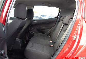 Подержанный автомобиль Peugeot 308 Hatchback 2010 года (8 фото)