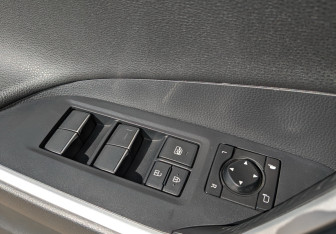 Подержанный автомобиль Toyota RAV4 2022 года (8 фото)