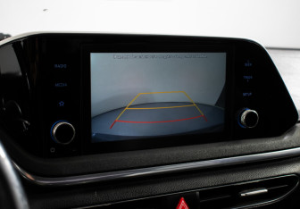 Подержанный автомобиль Hyundai Sonata 2020 года (14 фото)