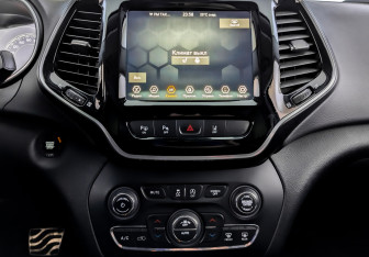 Подержанный автомобиль Jeep Cherokee 2018 года (15 фото)