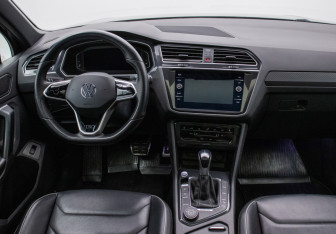 Подержанный автомобиль Volkswagen Tiguan 2021 года (13 фото)