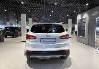 Подержанный автомобиль Hyundai Santa Fe 2014 года (4 фото)