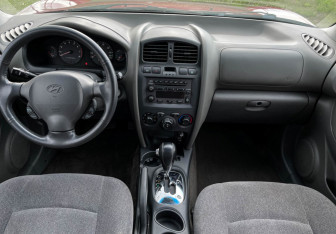 Подержанный автомобиль Hyundai Santa Fe 2003 года (12 фото)