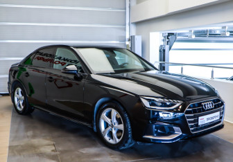 Подержанный автомобиль Audi A4 Sedan 2020 года (3 фото)