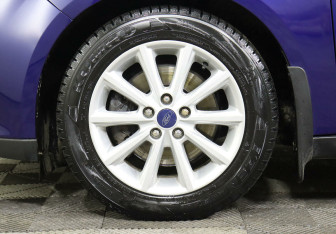 Подержанный автомобиль Ford Focus Sedan 2016 года (9 фото)