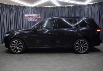 Подержанный автомобиль BMW X7 2019 года (8 фото)