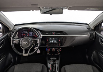 Подержанный автомобиль Kia Rio Hatchback 2021 года (13 фото)