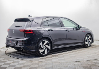 Подержанный автомобиль Volkswagen Golf GTI Hatchback 2022 года (5 фото)