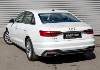 Подержанный автомобиль Audi A4 Sedan 2022 года (7 фото)